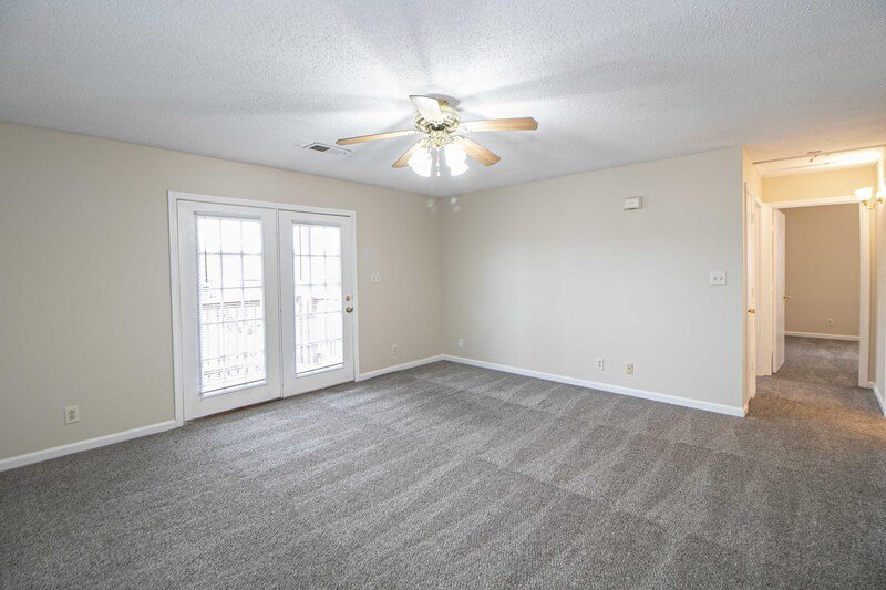 *** Minutes to the airport side of Clarksville! *** property image