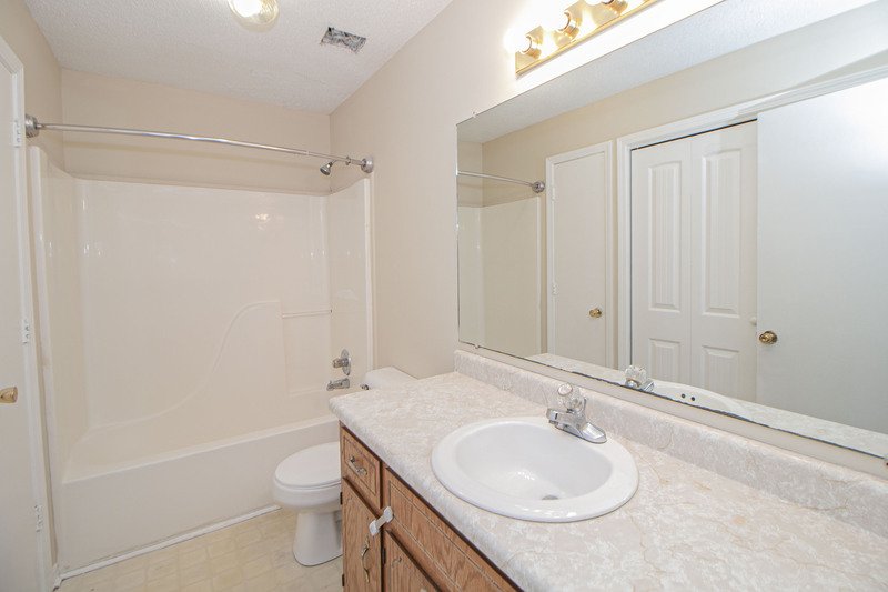 *** Minutes to the airport side of Clarksville! *** property image