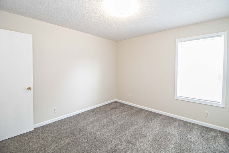 *** Minutes to the airport side of Clarksville! *** property image