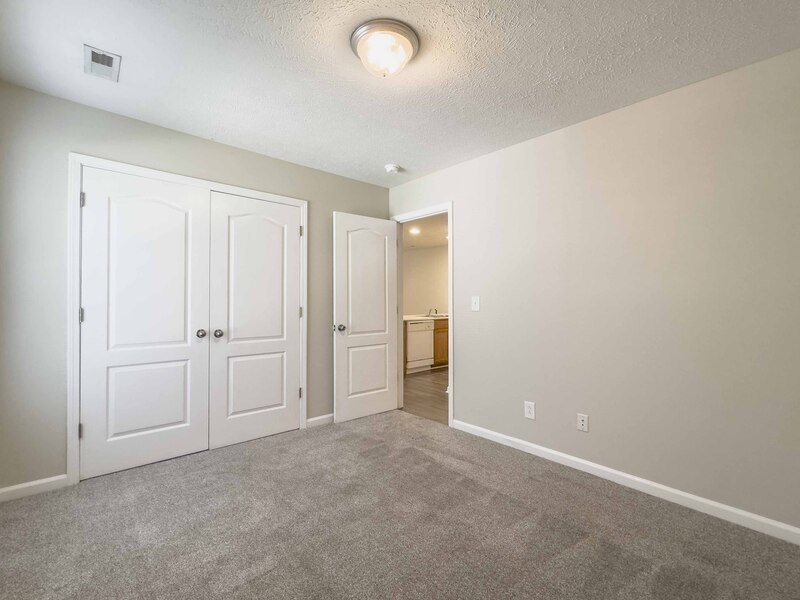 *** Minutes to Madison Drive and the Lowes/Publix shopping area *** property image