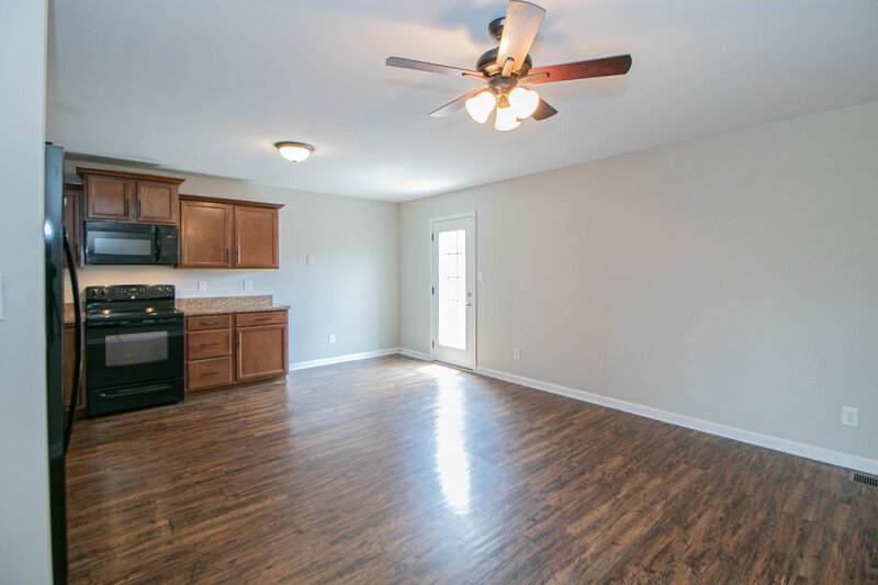*** $500 DEPOSIT & 2 WKS FREE W/ NEW LEASE SPECIAL *** property image