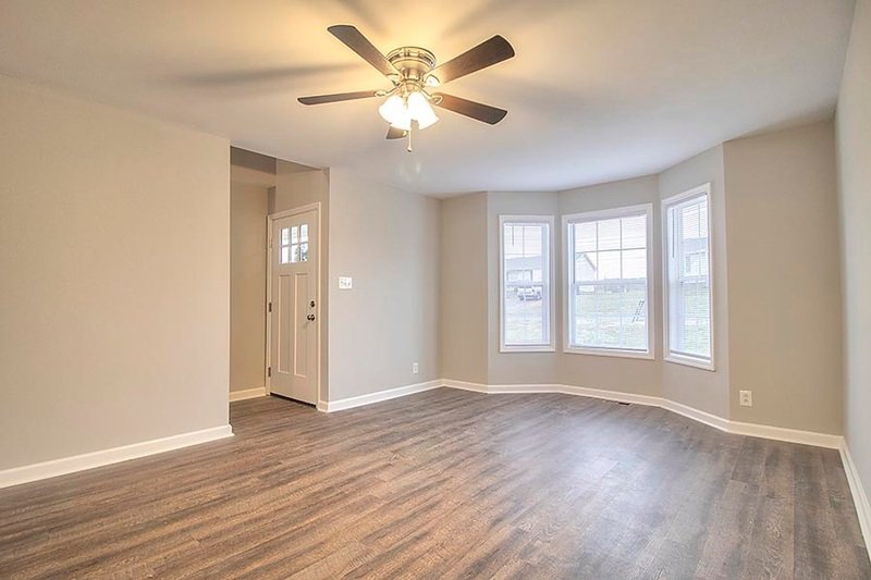 *** PET FRIENDLY 4 BEDROOM HOME NEAR MAIN GATES OF POST! *** property image