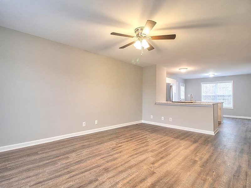 *** PET FRIENDLY 4 BEDROOM HOME NEAR MAIN GATES OF POST! *** property image