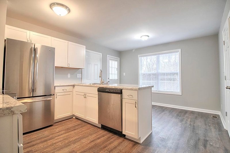 *** PET FRIENDLY 4 BEDROOM HOME NEAR MAIN GATES OF POST! *** property image