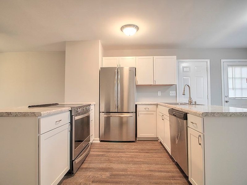 *** PET FRIENDLY 4 BEDROOM HOME NEAR MAIN GATES OF POST! *** property image