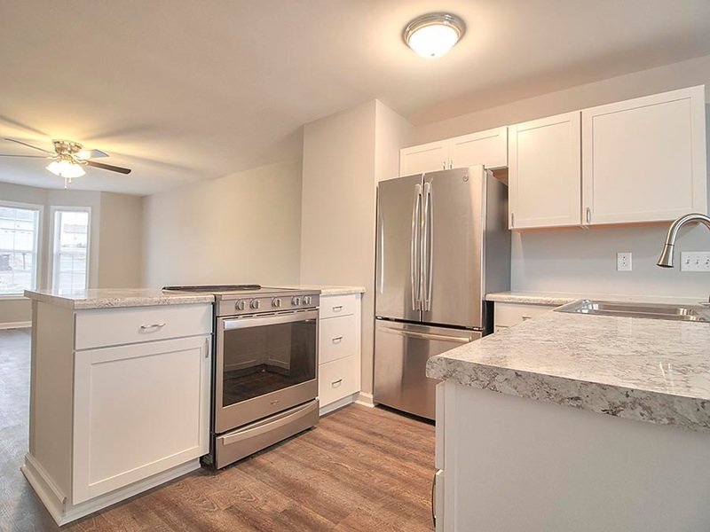 *** PET FRIENDLY 4 BEDROOM HOME NEAR MAIN GATES OF POST! *** property image