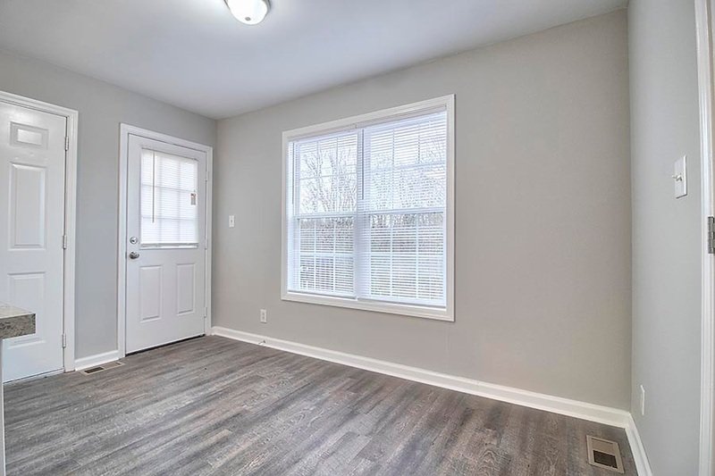*** PET FRIENDLY 4 BEDROOM HOME NEAR MAIN GATES OF POST! *** property image