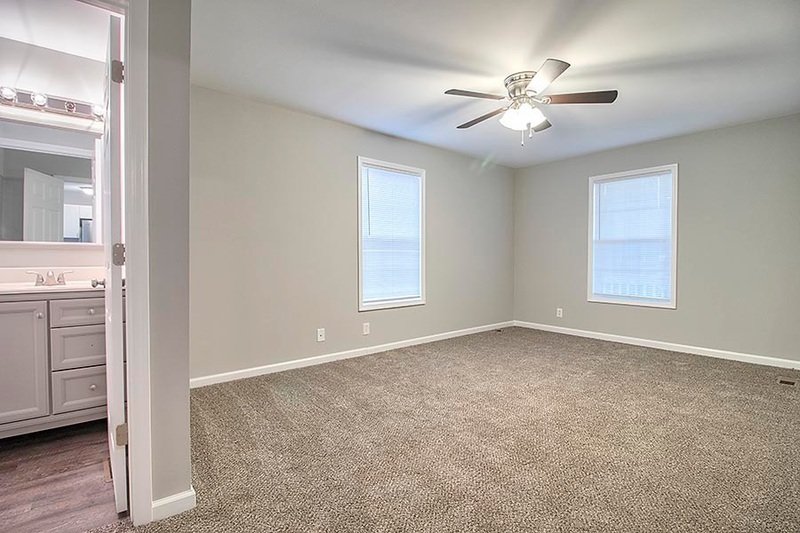 *** PET FRIENDLY 4 BEDROOM HOME NEAR MAIN GATES OF POST! *** property image