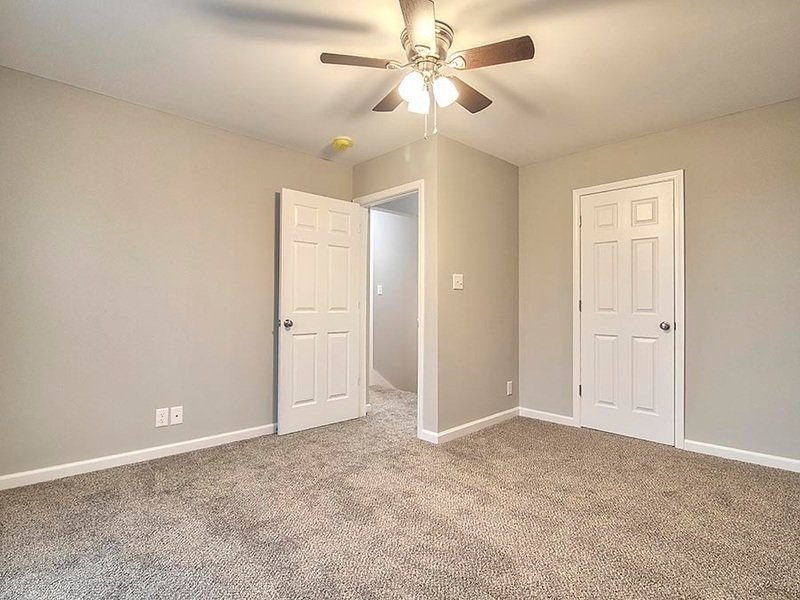 *** PET FRIENDLY 4 BEDROOM HOME NEAR MAIN GATES OF POST! *** property image
