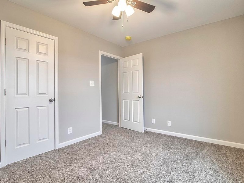 *** PET FRIENDLY 4 BEDROOM HOME NEAR MAIN GATES OF POST! *** property image