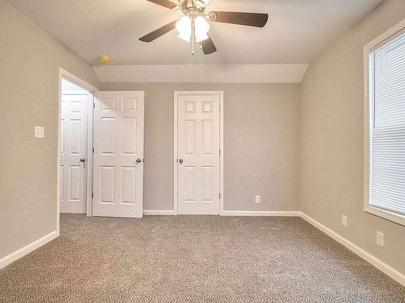 *** PET FRIENDLY 4 BEDROOM HOME NEAR MAIN GATES OF POST! *** property image