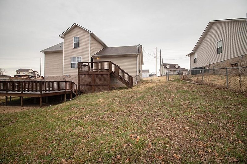 *** PET FRIENDLY 4 BEDROOM HOME NEAR MAIN GATES OF POST! *** property image