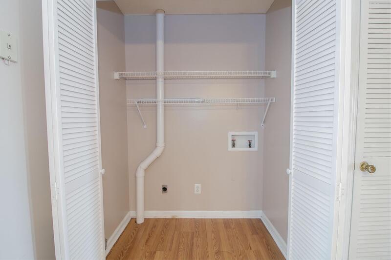 Beautiful Sango End-Unit Condo Near Exit 11 property image