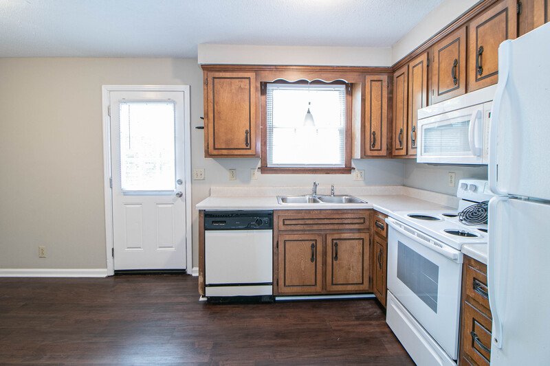 *** $500 DEPOSIT MOVE IN SPECIAL *** property image