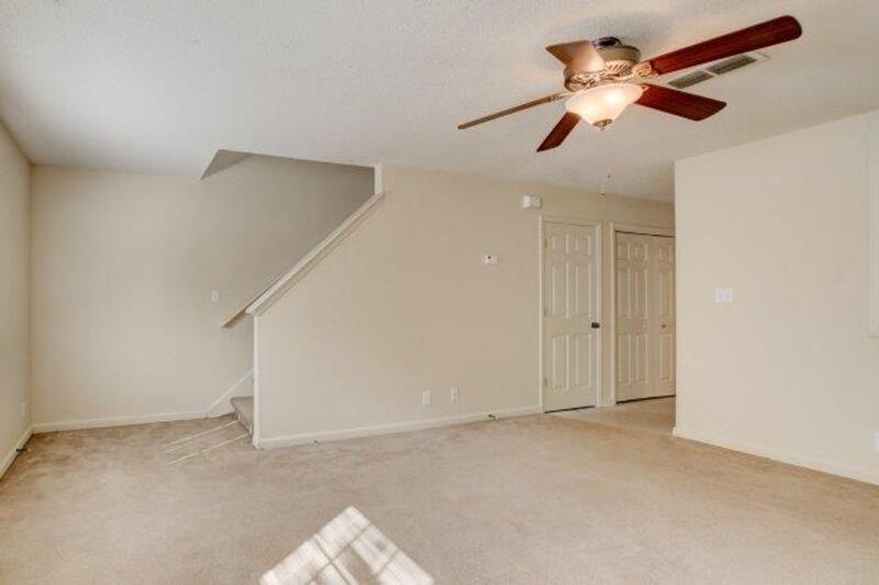 *** PET FRIENDLY- Centrally located to WIlma Rudolph Blvd & 101st Blvd *** property image