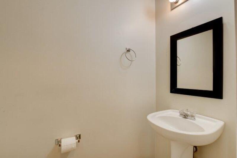 *** PET FRIENDLY- Centrally located to WIlma Rudolph Blvd & 101st Blvd *** property image