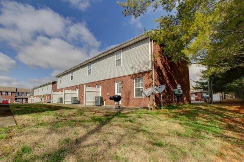 *** PET FRIENDLY- Centrally located to WIlma Rudolph Blvd & 101st Blvd *** property image
