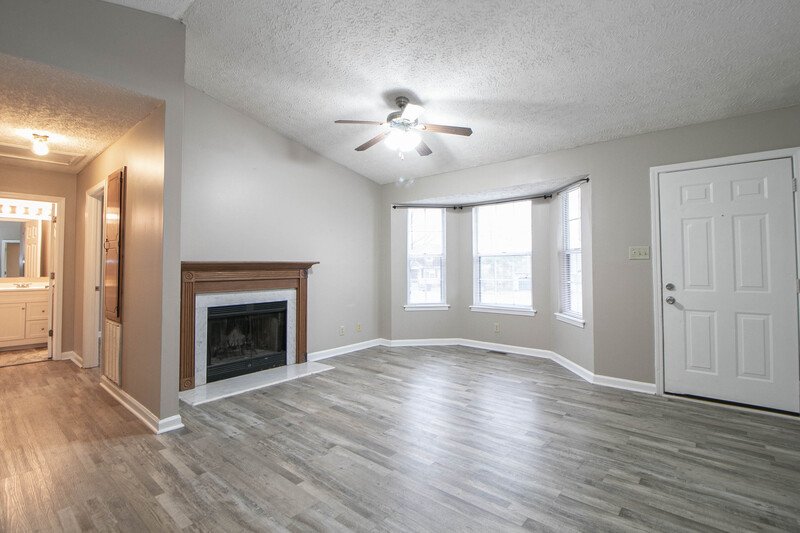 *** $500 DEPOSIT & 2 WKS FREE w/ 13 MO. LEASE MOVE IN SPECIAL / RESTRICTED BREEDS OK *** property image