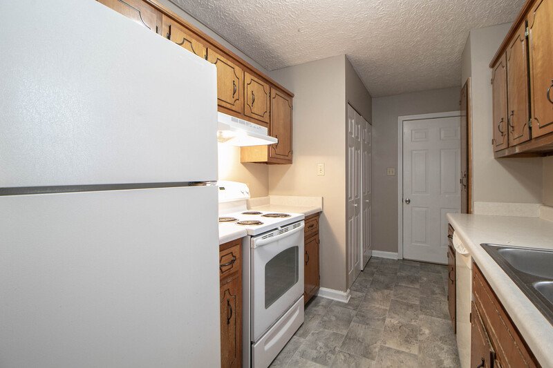 *** $500 DEPOSIT & 2 WKS FREE w/ 13 MO. LEASE MOVE IN SPECIAL / RESTRICTED BREEDS OK *** property image