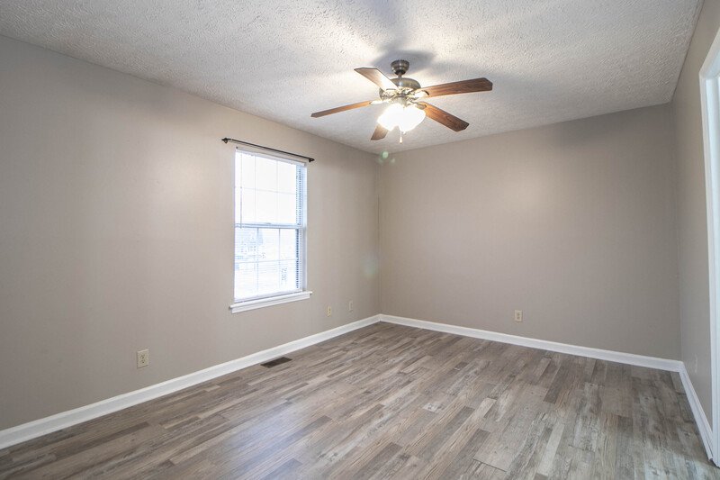 *** $500 DEPOSIT & 2 WKS FREE w/ 13 MO. LEASE MOVE IN SPECIAL / RESTRICTED BREEDS OK *** property image