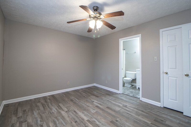 *** $500 DEPOSIT & 2 WKS FREE w/ 13 MO. LEASE MOVE IN SPECIAL / RESTRICTED BREEDS OK *** property image