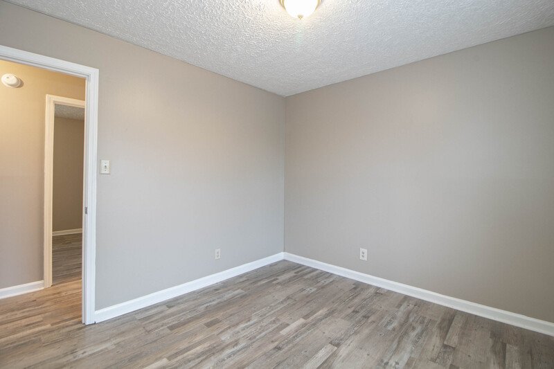 *** $500 DEPOSIT & 2 WKS FREE w/ 13 MO. LEASE MOVE IN SPECIAL / RESTRICTED BREEDS OK *** property image