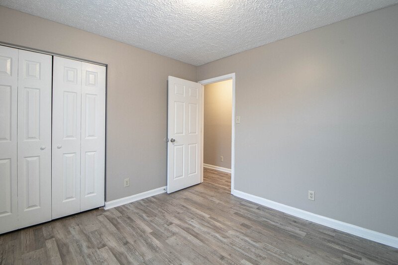 *** $500 DEPOSIT & 2 WKS FREE w/ 13 MO. LEASE MOVE IN SPECIAL / RESTRICTED BREEDS OK *** property image