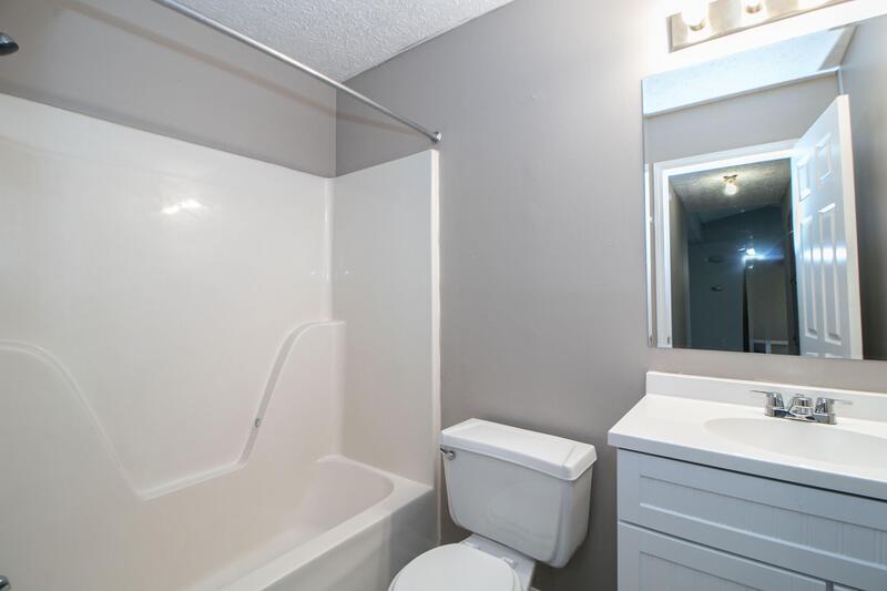 *** $500 DEPOSIT & 2 WKS FREE w/ 13 MO. LEASE MOVE IN SPECIAL / RESTRICTED BREEDS OK *** property image