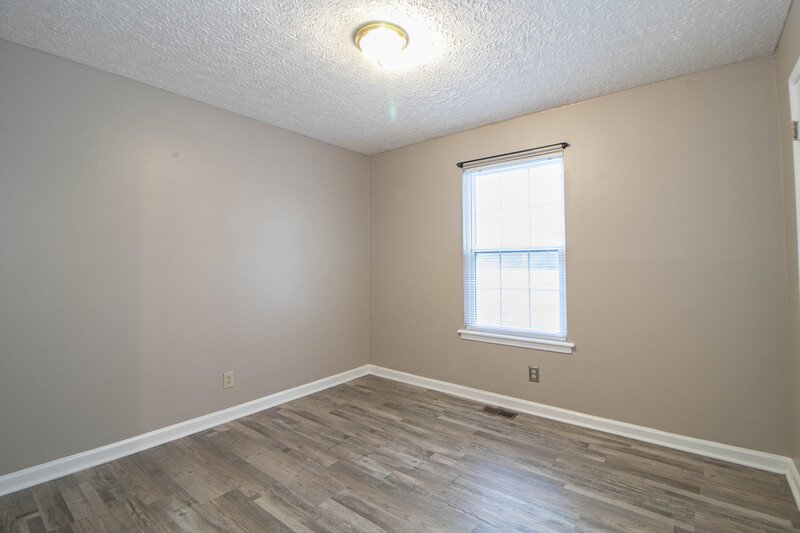 *** $500 DEPOSIT & 2 WKS FREE w/ 13 MO. LEASE MOVE IN SPECIAL / RESTRICTED BREEDS OK *** property image