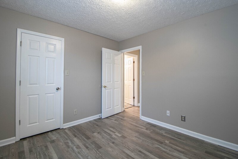 *** $500 DEPOSIT & 2 WKS FREE w/ 13 MO. LEASE MOVE IN SPECIAL / RESTRICTED BREEDS OK *** property image