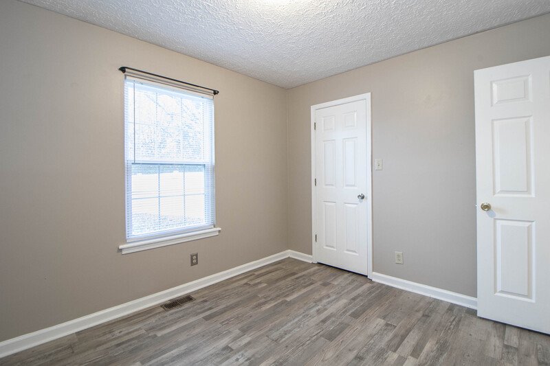 *** $500 DEPOSIT & 2 WKS FREE w/ 13 MO. LEASE MOVE IN SPECIAL / RESTRICTED BREEDS OK *** property image