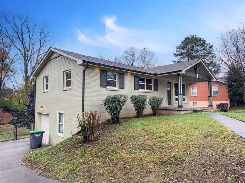 Located near Madison Street Publix shopping area! property image