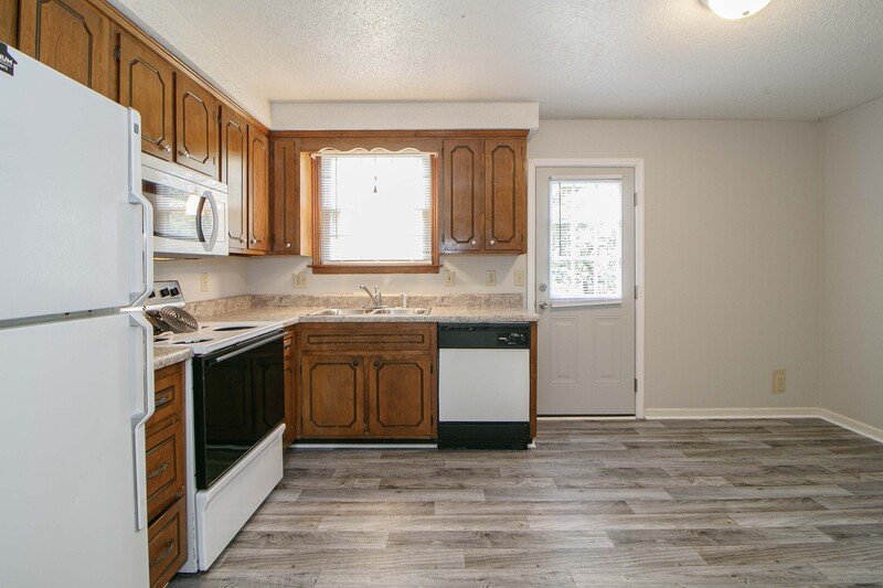 *** $500 DEPOSIT MOVE IN SPECIAL *** property image