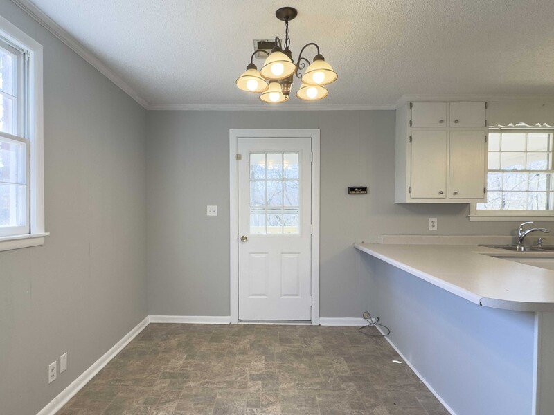 *** Moments away from nature trails and the golf course on Dunbar Cave! *** property image