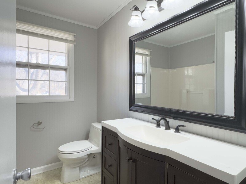 *** Moments away from nature trails and the golf course on Dunbar Cave! *** property image