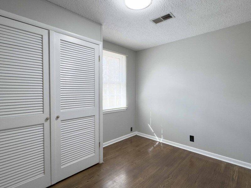 *** Moments away from nature trails and the golf course on Dunbar Cave! *** property image