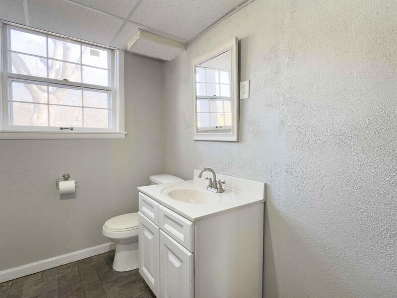 *** Moments away from nature trails and the golf course on Dunbar Cave! *** property image