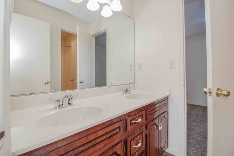 *** $500 MOVE IN DEPOSIT & 2 WEEKS FREE W/ NEW LEASE *** property image