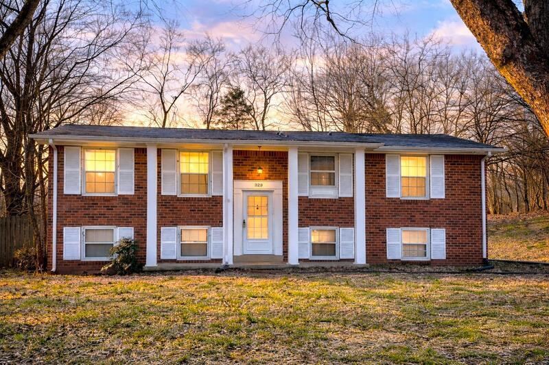 *** Moments away from nature trails and the golf course on Dunbar Cave! *** property image