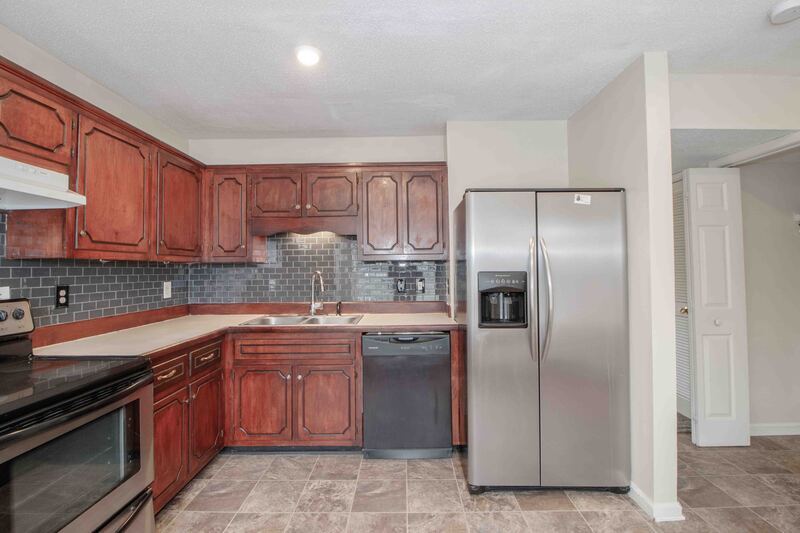*** $500 MOVE IN DEPOSIT & 2 WEEKS FREE W/ NEW LEASE *** property image
