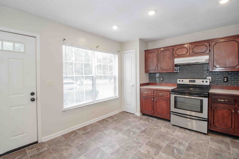 *** $500 MOVE IN DEPOSIT & 2 WEEKS FREE W/ NEW LEASE *** property image