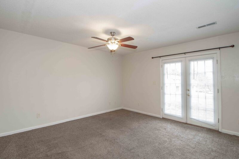 *** $500 MOVE IN DEPOSIT & 2 WEEKS FREE W/ NEW LEASE *** property image