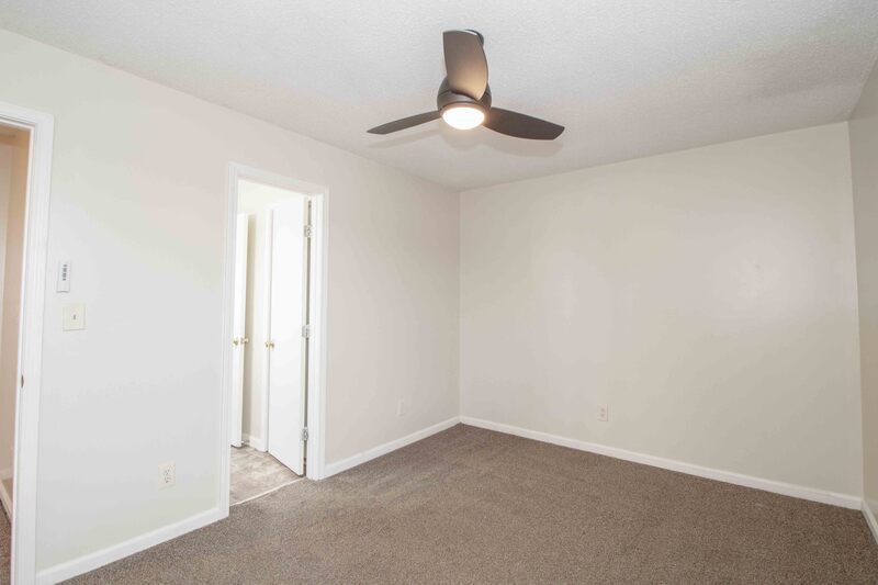 *** $500 MOVE IN DEPOSIT & 2 WEEKS FREE W/ NEW LEASE *** property image