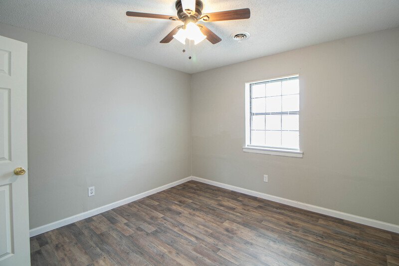 *** $500 DEPOSIT MOVE IN SPECIAL *** property image