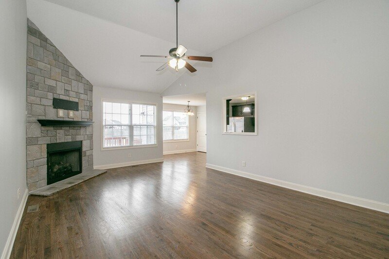 *** Great Central Clarksville Location! *** property image