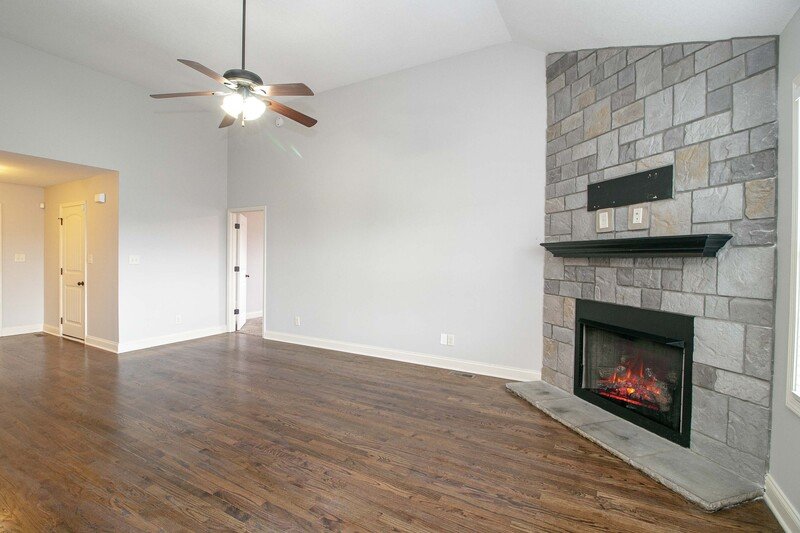 *** Great Central Clarksville Location! *** property image