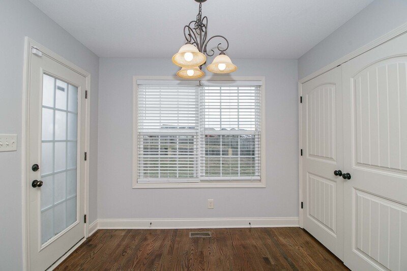 *** Great Central Clarksville Location! *** property image