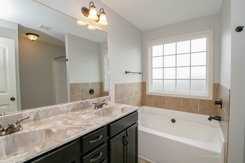 *** Great Central Clarksville Location! *** property image