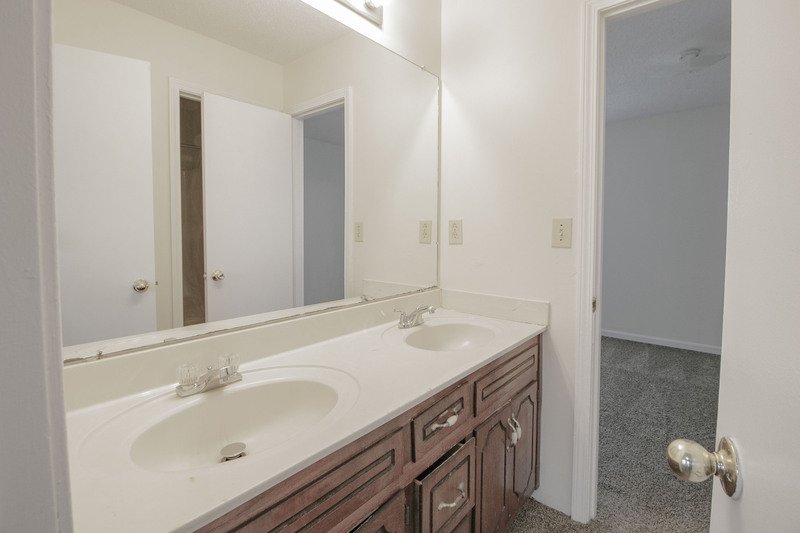 *** $500 MOVE IN DEPOSIT & 2 WEEKS FREE W/ NEW LEASE *** property image