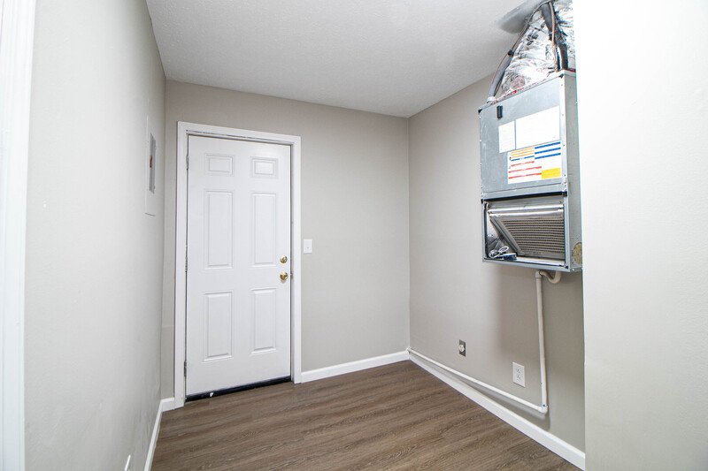 *** $500 DEPOSIT MOVE IN SPECIAL & 2 WKS FREE w/ 13 MO. LEASE *** property image